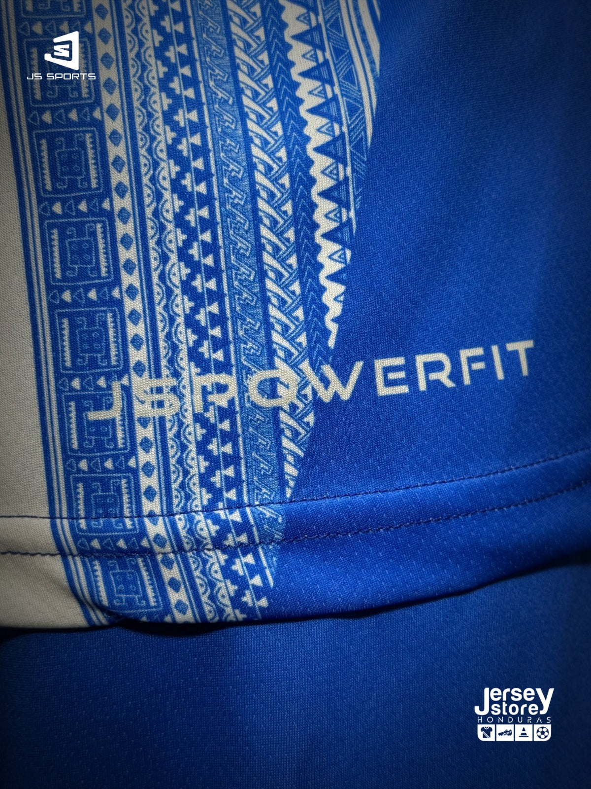 UNIFORME COMPLETO DE CARLO COSTLY