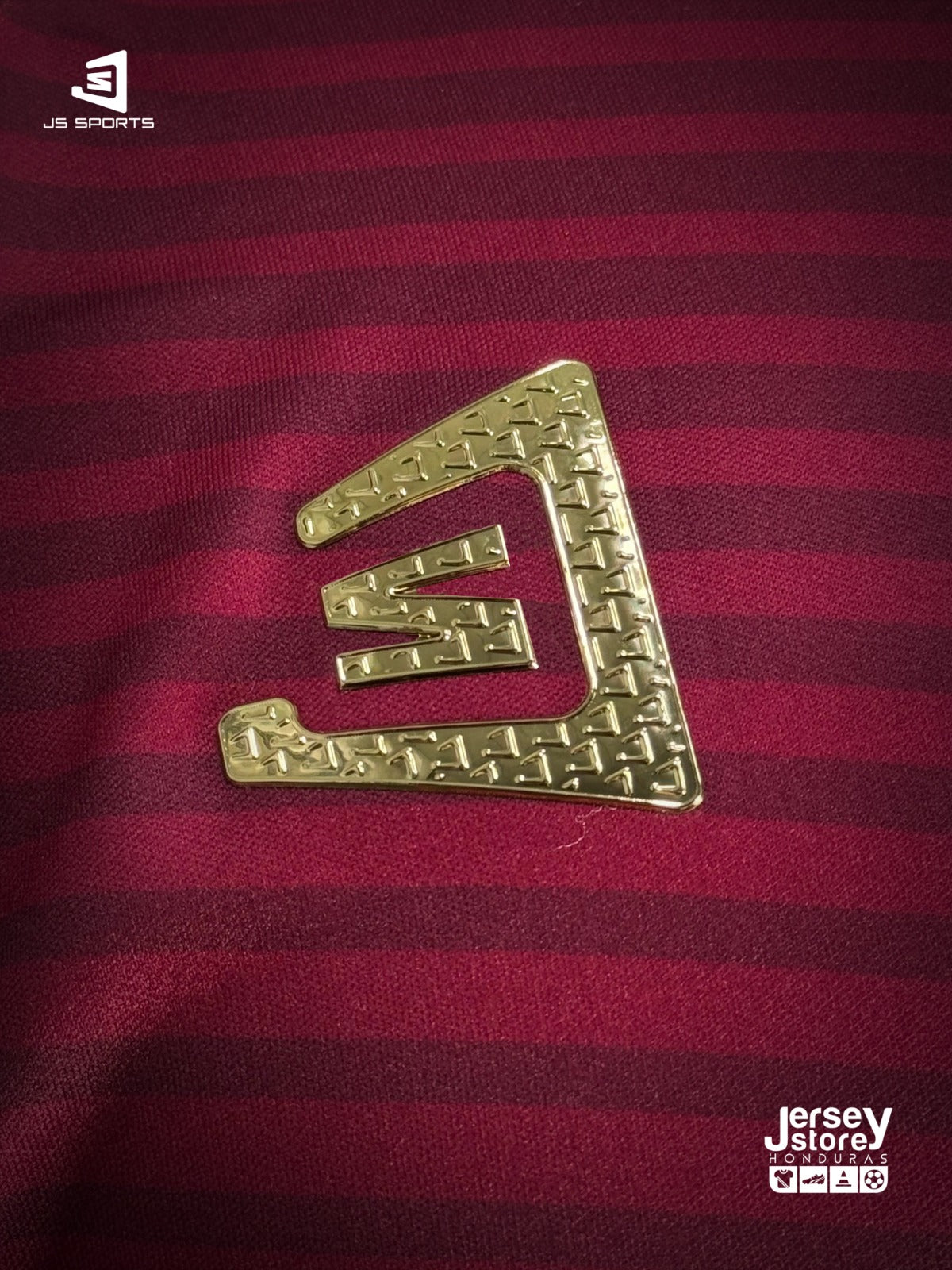 UNIFORME COMPLETO DE LA UNIVERSIDAD CATOLICA