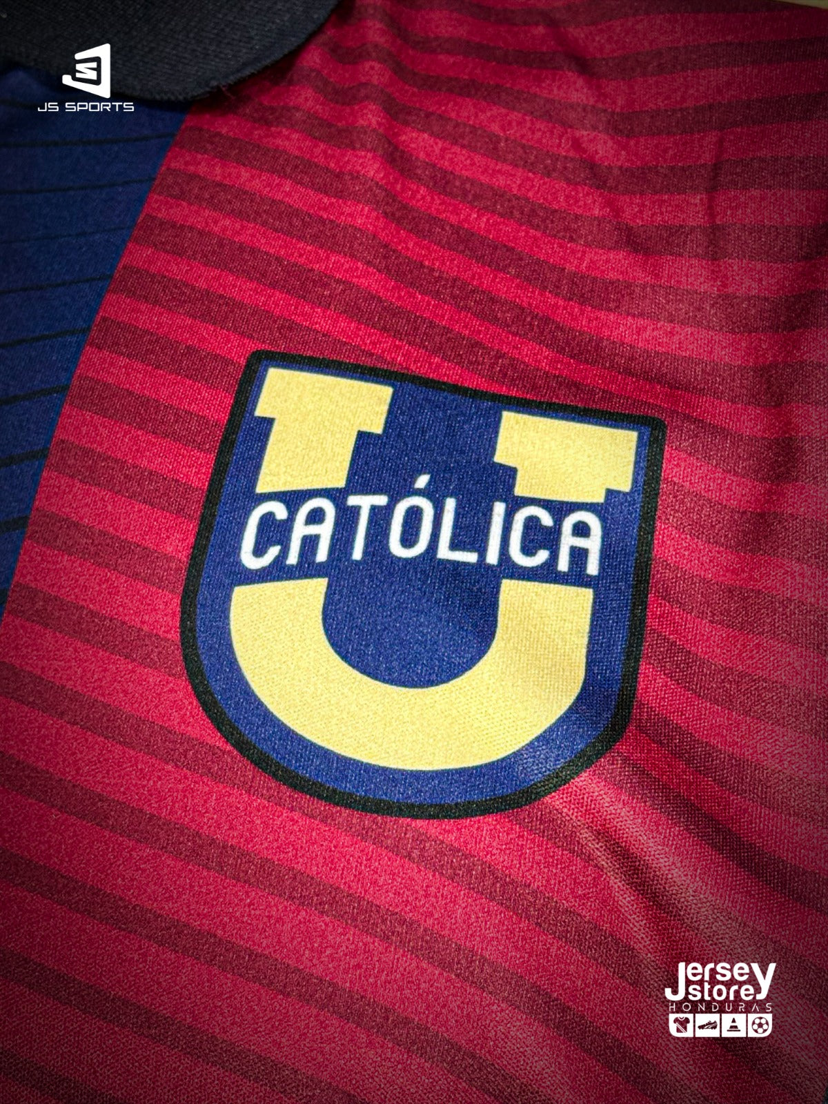 UNIFORME COMPLETO DE LA UNIVERSIDAD CATOLICA