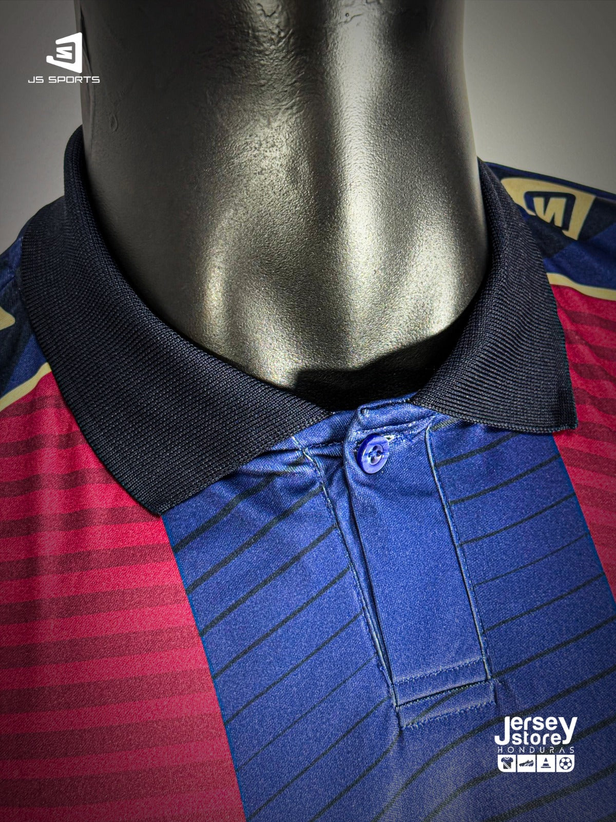 UNIFORME COMPLETO DE LA UNIVERSIDAD CATOLICA