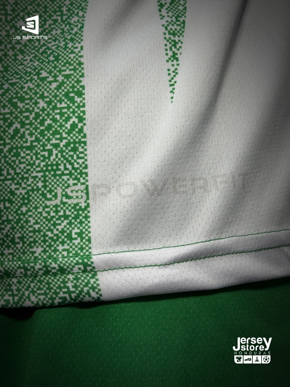 UNIFORME COMPLETO DE COSMO